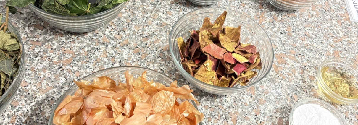Naturmaterialien zum Färben von Stoffen